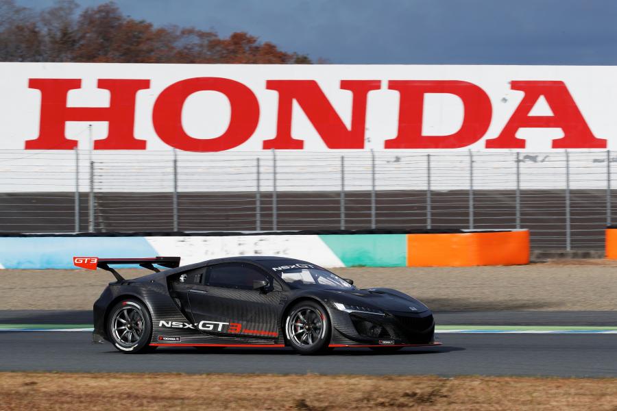  Honda NSX GT3 2017 года  (фото 15 из 16)